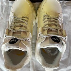 Buffalo London Corin sneaker, never worn